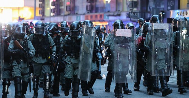 Çin Hong Kong Hükümeti ve Polisine Destek Oldu