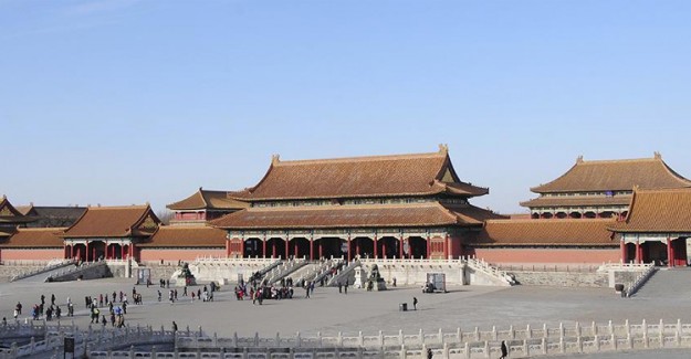 Çin'de Parklar ve Müzeler Yeniden Ziyarete Açıldı