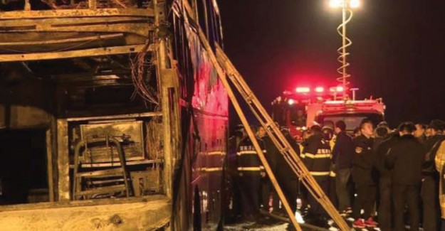 Çin'de Tur Düzenleyen Otobüs Yandı, 26 Kişi Hayatını Kaybetti