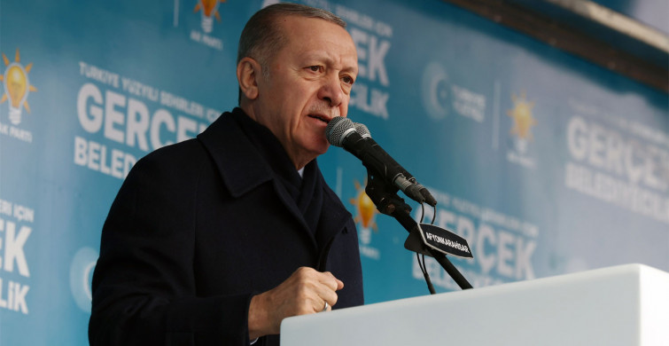 Cumhurbaşkanı Erdoğan Afyonkarahisar'da: ‘‘Yapay zeka neyi emrederse onu aday gösterdiler. Millete adayımıza tıpış tıpış oy vereceksiniz diyorlar’’
