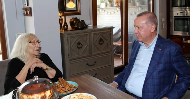 Cumhurbaşkanı Erdoğan, Alev Alatlı'yı Ziyaret Etti
