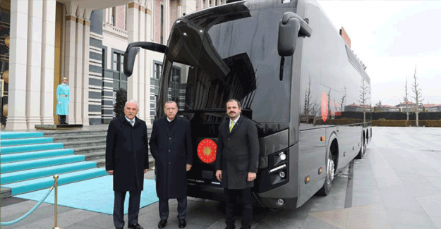 Cumhurbaşkanı Erdoğan Cumhurbaşkanlığına Hediye Edilen Otobüsü İnceledi
