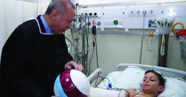 Cumhurbaşkanı Erdoğan Enkazdan Çıkarılan Çocukları Ziyaret Etti