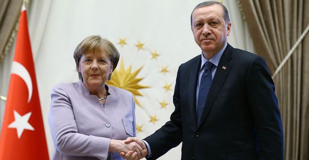 Cumhurbaşkanı Erdoğan ile Almanya Başbakanı Merkel Telefonda Görüştü