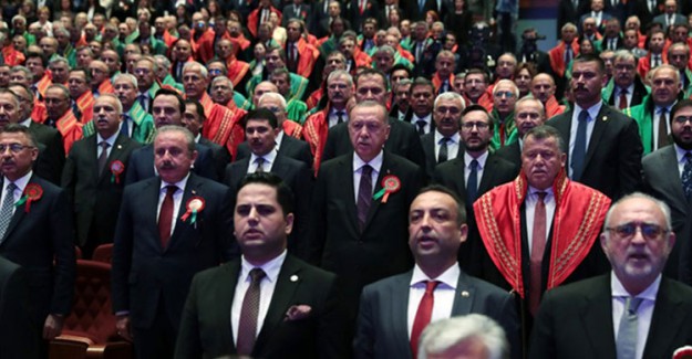 Cumhurbaşkanı Erdoğan, Külliye'ye Gelmeyen Baroları Eleştirdi