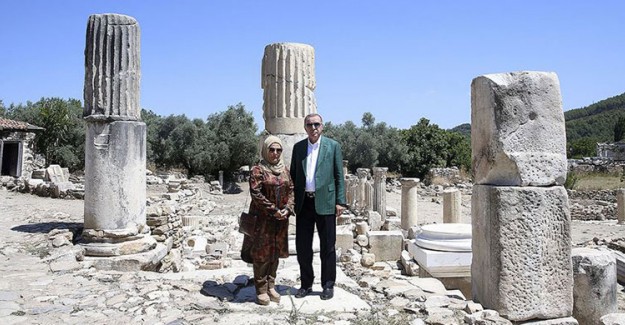 Cumhurbaşkanı Erdoğan, Muğla'daki Stratonikeia Antik Kenti'ni Ziyaret Etti