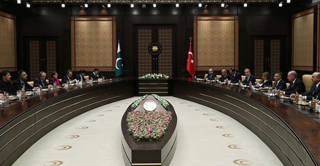 Cumhurbaşkanı Erdoğan Pakistan Başbakanı Khan ile Görüştü