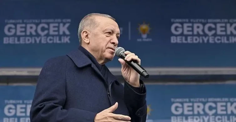 Cumhurbaşkanı Erdoğan, Rize'de coşkulu kalabalığa seslendi: "Birlik içinde Türkiye'yi esir almalarına izin vermedik!"