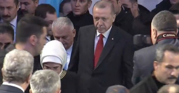 Cumhurbaşkanı Erdoğan Salona Binali Yıldırım ile Beraber Girdi