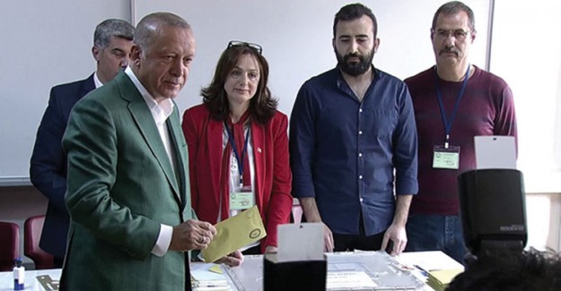 Cumhurbaşkanı Erdoğan Üsküdar'da Oyunu Kullandı