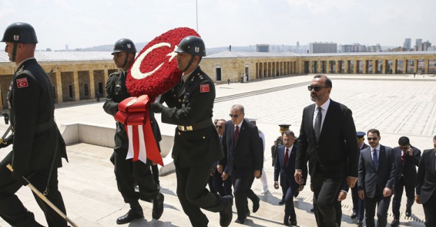 Cumhurbaşkanı Erdoğan ve YAŞ Üyeleri Anıtkabir’de