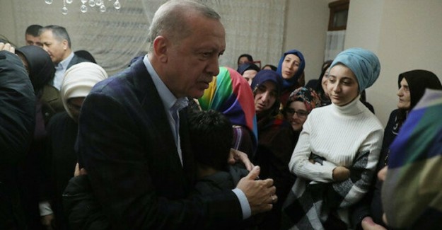 Cumhurbaşkanı Erdoğan'dan İdlib Şehidi Emre Baysal'ın Evine Taziye Ziyareti