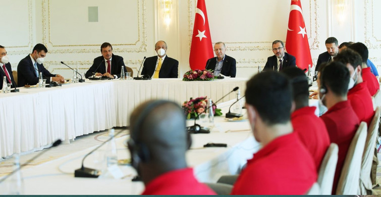 Cumhurbaşkanı Recep Tayyip Erdoğan, Anadolu Efes ile Vahdettin Köşkü'nde Bir Araya Geldi
