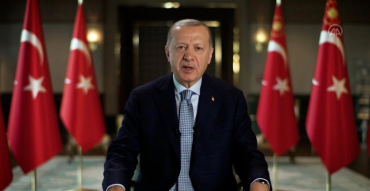 Cumhurbaşkanı Recep Tayyip Erdoğan'dan bayram mesajı: 'Güçlü Türkiye'nin inşasında gerilemeye meydan vermeyeceğiz!'