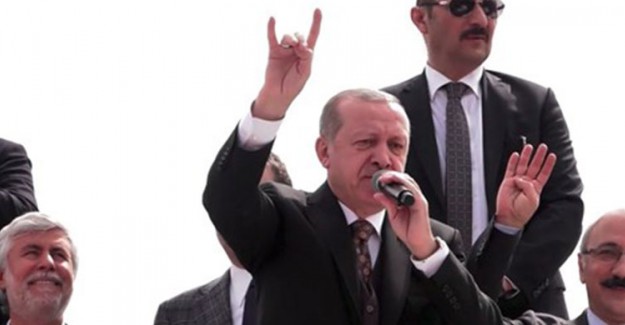 Cumhurbaşkanı Recep Tayyip Erdoğan'dan "Bozkurt" İşareti