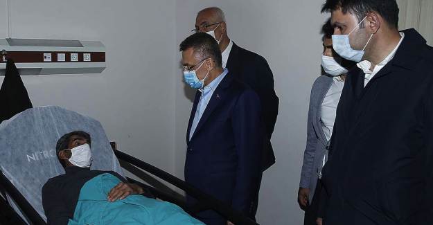 Cumhurbaşkanı Yardımcısı Oktay, Bingöl Devlet Hastanesindeki Yaralıları Ziyaret Etti