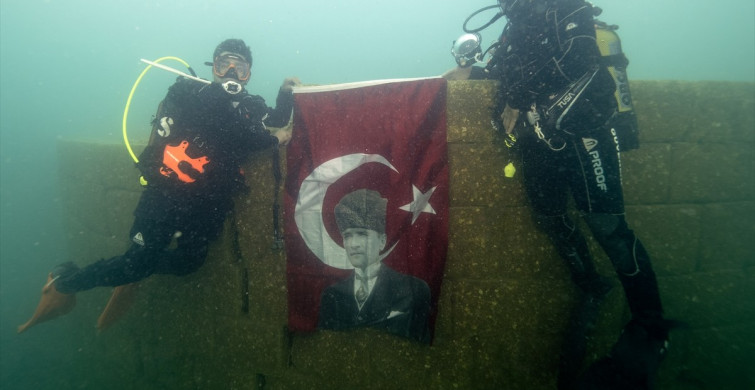 Cumhuriyet Bayramı Van Gölü'nde Dalışla Kutlandı