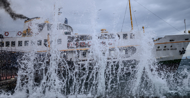Deniz ulaşımına lodos engeli: Vapur seferleri iptal edildi
