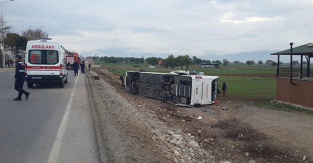 Denizli'nin Acıpayam İlçesinde Öğrencileri Taşıyan Otobüs Kaza Yaptı! 34 Kişi Yalanandı