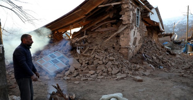 Depremin Ardından Elazığ'da Bir Köy Tamamen Yıkıldı