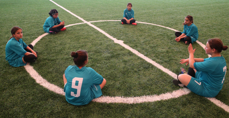 Depremzede kız çocukları futbol turnuvasına katıldılar!