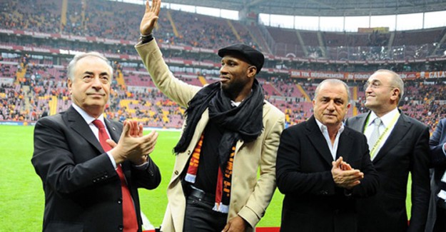 Didier Drogba'ya Plaket Verildi
