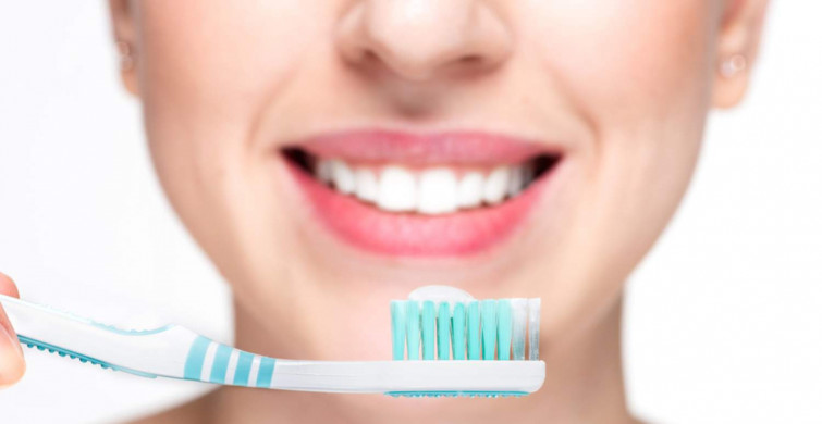 Diş fırçalamak orucu bozar mı? Oruçluyken diş fırçalanır mı? Diyanet diş fırçalama oruç fetvası