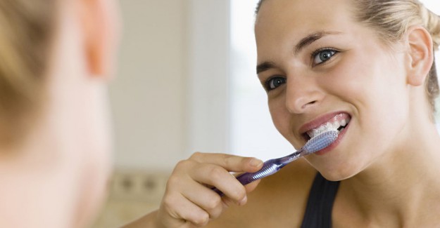 Dişler Yemek Öncesi Mi Yoksa Sonrası Mı Fırçalanır?