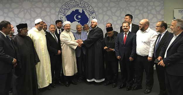 Diyanet İşleri Başkanı Erbaş, "Victoria İslam Konseyi’ni" Ziyaret Etti