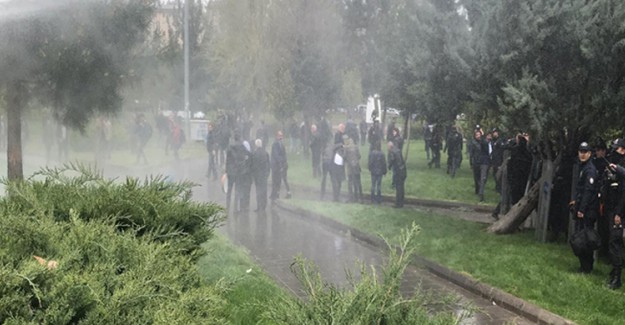 Diyarbakır'da İzinsiz Gösteri Yapan HDP'lilere Polis Müdahale Etti