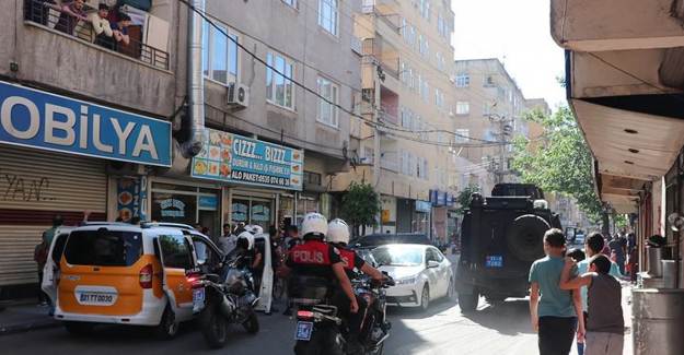 Diyarbakır'da Saldırıya Uğrayan Polis Memuru Şehit Oldu!