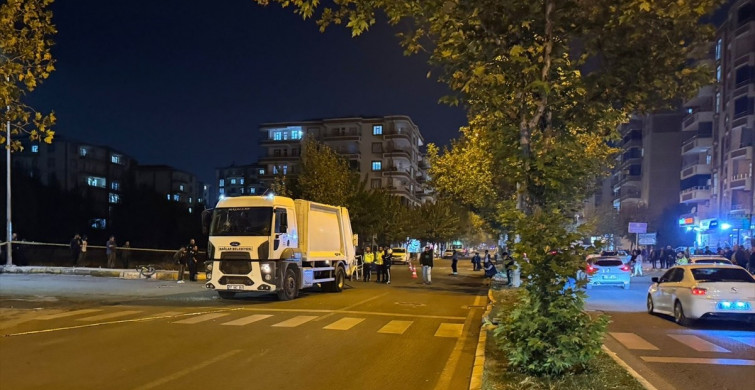 Diyarbakır'da Çöp Kamyonu Kazası: Anne Hayatını Kaybetti, Çocuk Ağır Yaralı