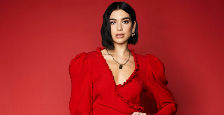 Dua Lipa kendini ifşa etti! Çantasından öyle şeyler çıktı ki...