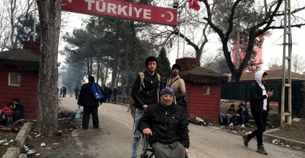 Edirne Valiliğinden, Engelli Göçmene Tekerlekli Sandalye Hediyesi