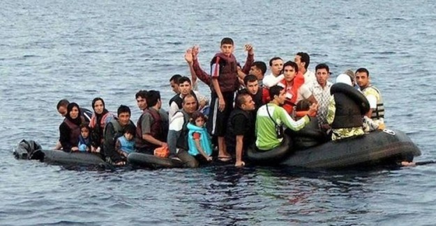 Edirne'de Lastik Bot İçerisinde 32 Düzensiz Göçmen Yakalandı