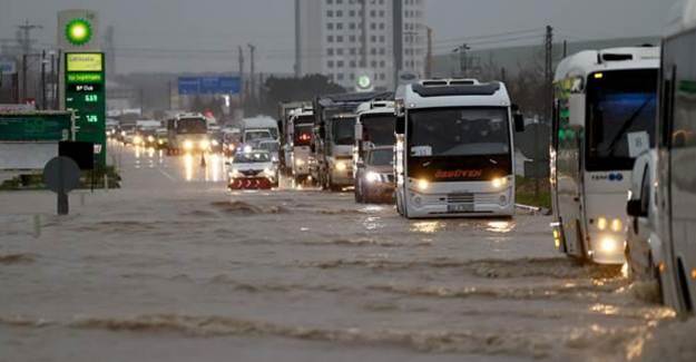 Edirne'de Sel Felaketi! Onlarca Araç Suya Gömüldü