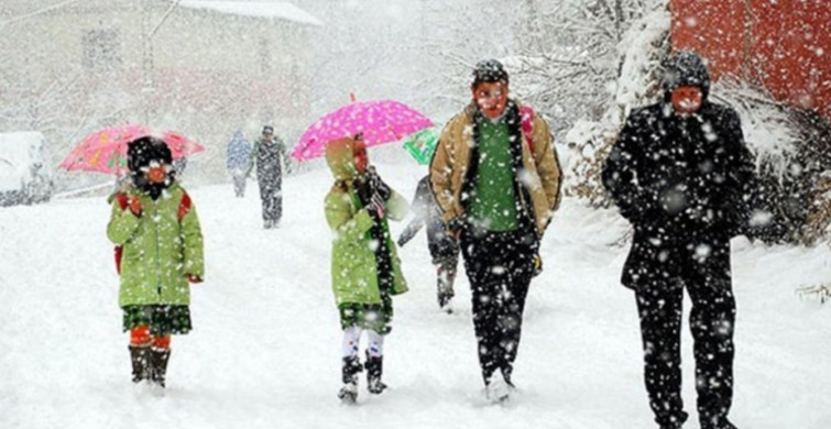 Eğitimde Yoğun Kar Yağışı Engeli! 3 İlde Okullar Tatil