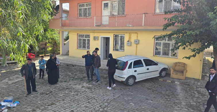 Elazığ'da Minibüs ve Otomobil Çarpıştı: 3 Yaralı