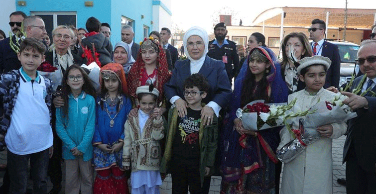 Emine Erdoğan'dan Pakistan'daki Maarif Okuluna Ziyaret