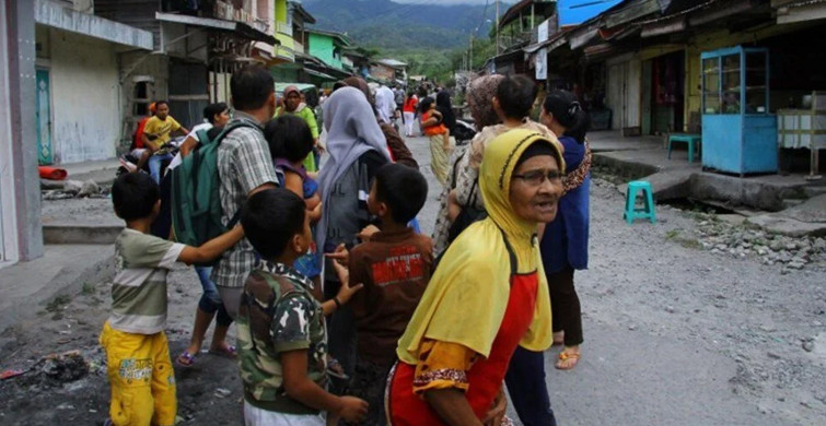 Endonezya'da 6,2 büyüklüğünde korkutan deprem