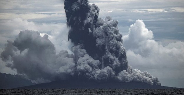 Endonezya'da Anak Krakatau Yanardağı Patladı!