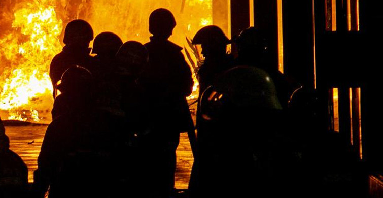 Endonezya'da Bir Apartmanda Yangın Çıktı: 10 Ölü