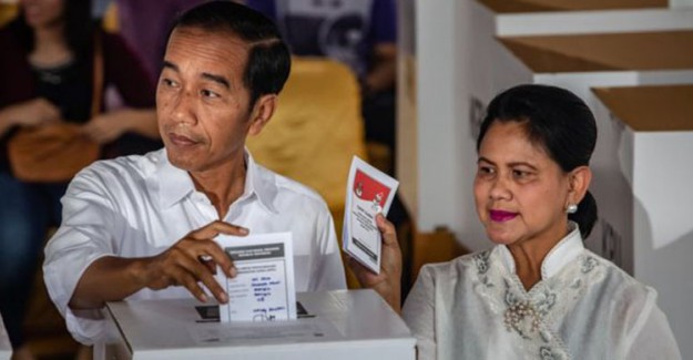 Endonezya'da Düzenlenen Seçimlerde Widodo Önde Gidiyor