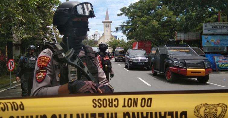 Endonezya’da Kiliseye Bombalı Saldırı Düzenlendi