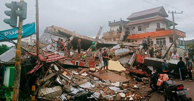 Endonezya'da Korkunç Deprem! Onlarca Kişi Öldü