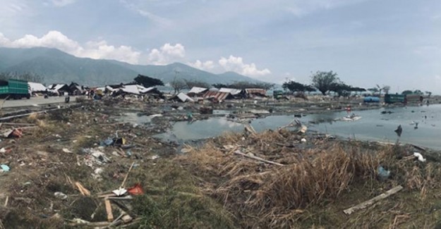 Endonezya'da Sel Felaketi! 2 Kişi Öldü!