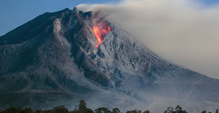 Endonezya'da Semeru Yanardağı'ndaki Patlama Sonrası Ölü Sayısı Artmaya Devam Ediyor