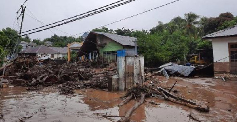 Endonezya’daki Sel Felaketinde Can Kayıpları Yükseliyor