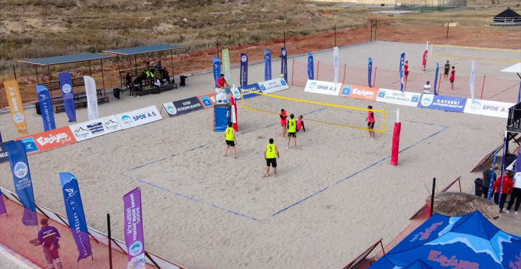 Erciyes'te Plaj Voleybolu Turnuvası Heyecanı