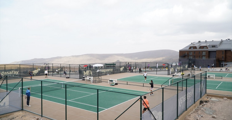 Erciyes'te Uluslararası Tenis Heyecanı: ITF Turnuvası Devam Ediyor